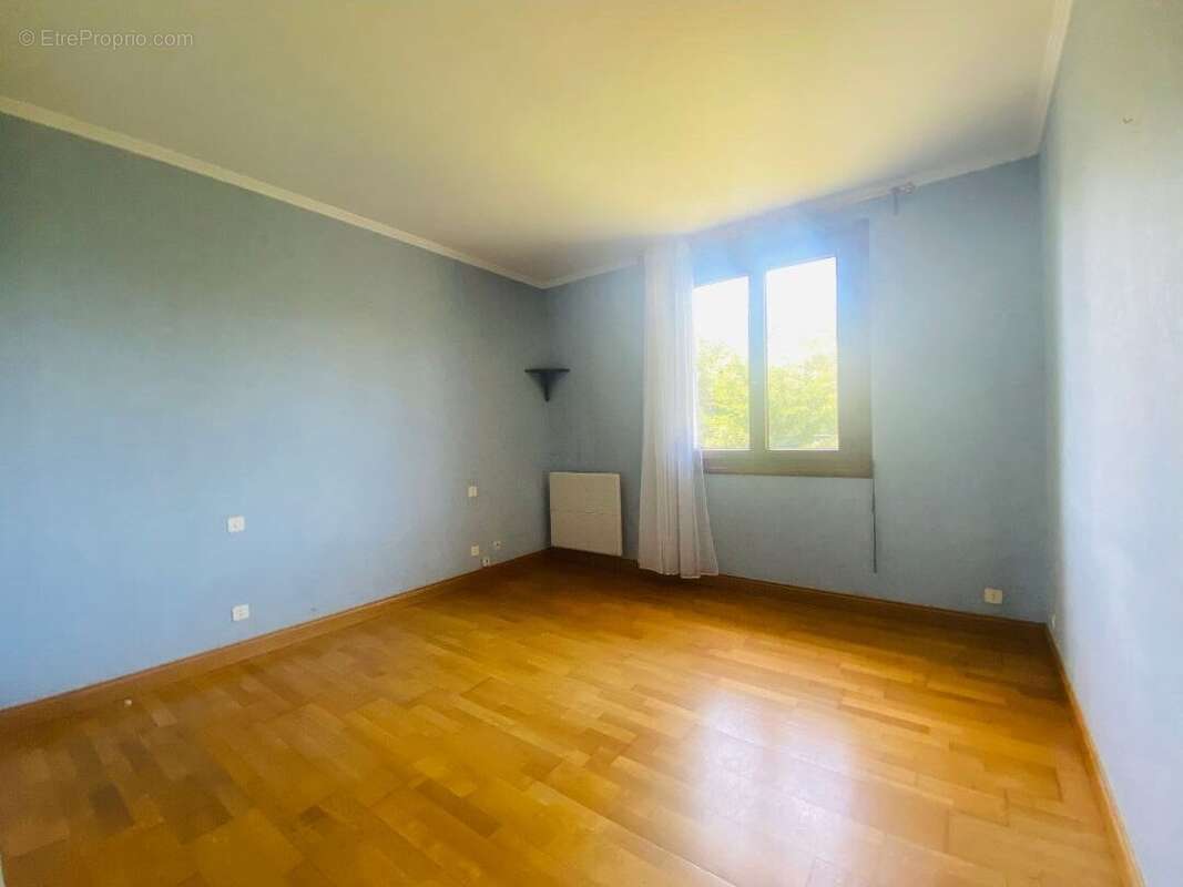 A vendre à la Chapelaude - Maison 4 chambres sur sous/sol semi-enterrée avec garage pour 2 vl - photo 10