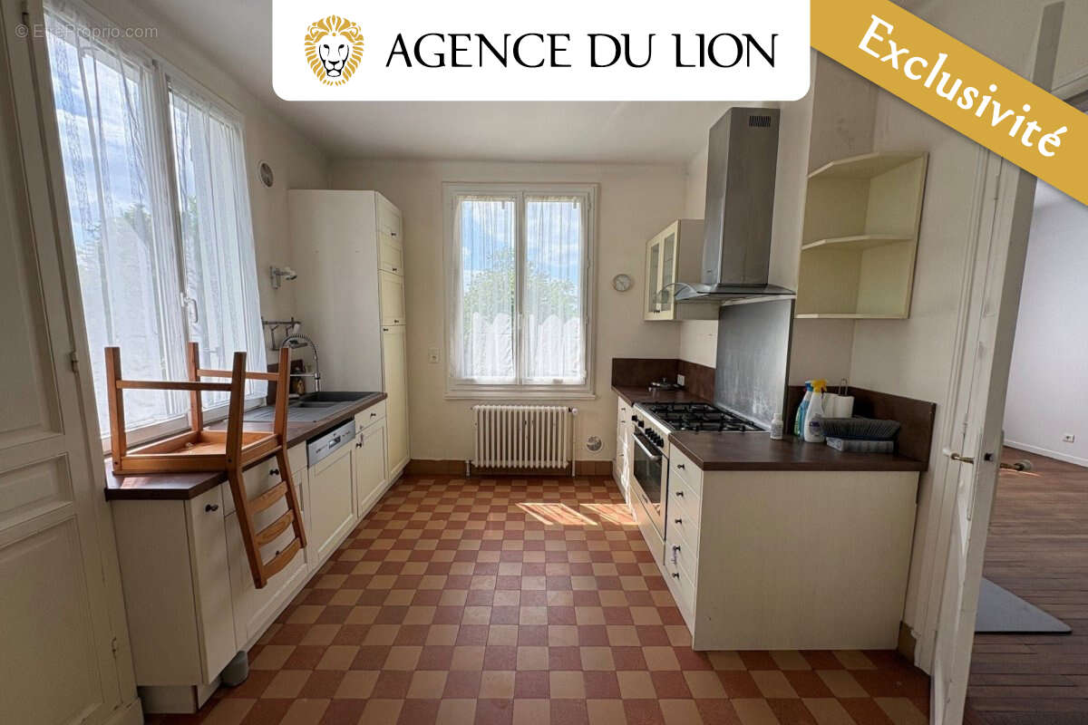 Maison à CHERISY