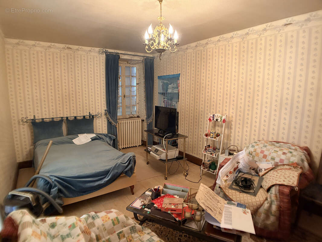 Maison à BELLENAVES