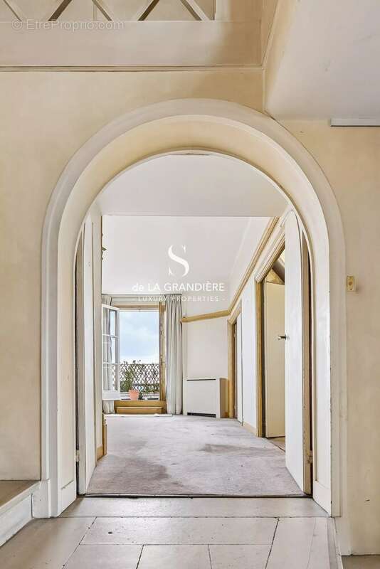 Appartement à PARIS-16E