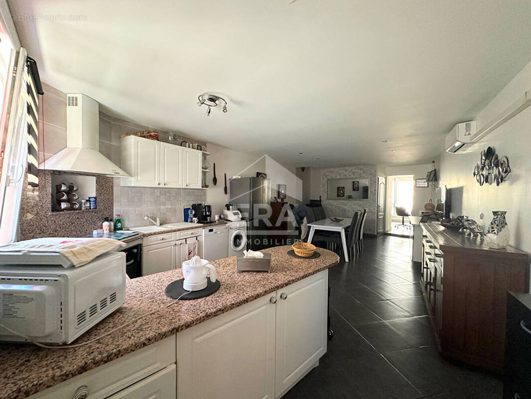 Maison à SAINT-LAURENT-DE-LA-SALANQUE