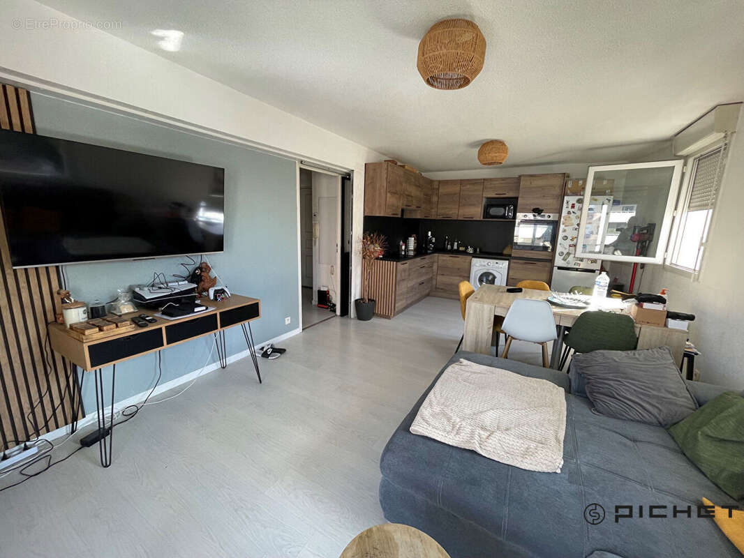 Appartement à BILLERE