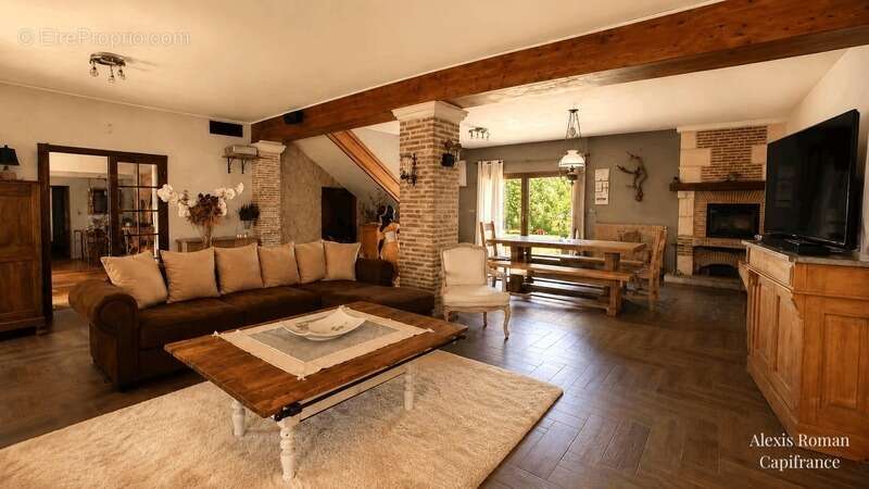 Maison à MENESPLET