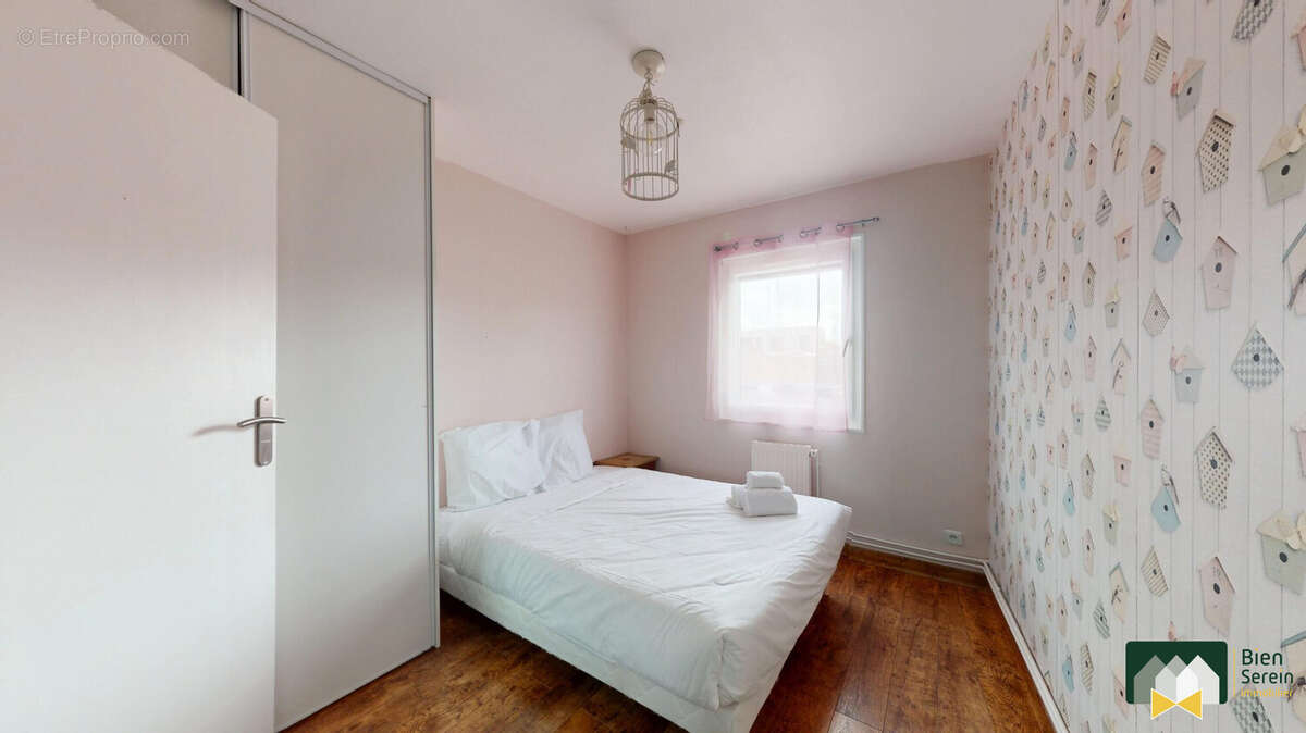 Chambre 1 - Maison à CHARTRES