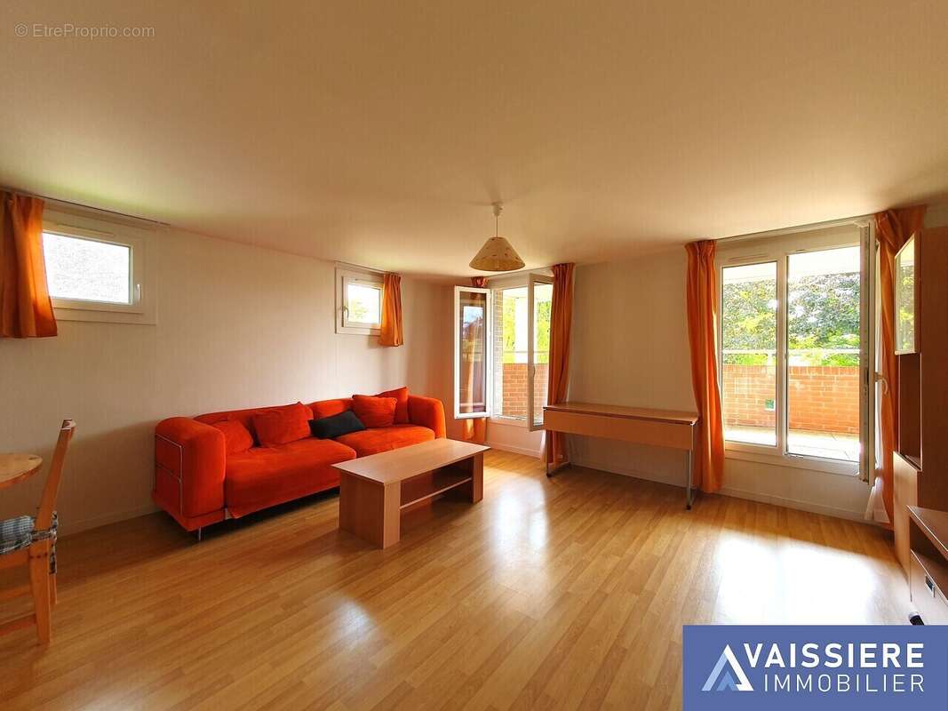 Maison à VOISINS-LE-BRETONNEUX