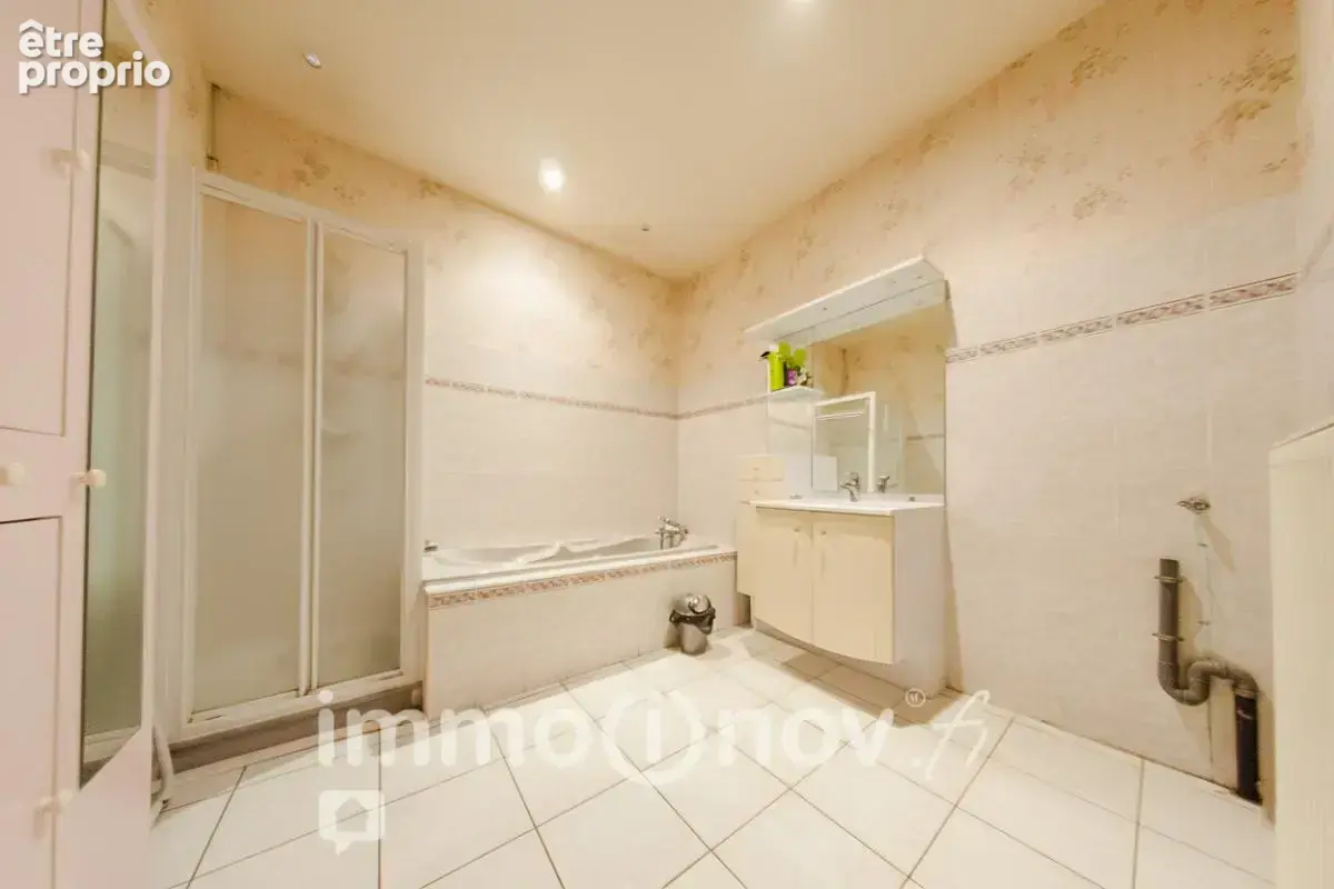 EXCLUSIVITE - Ensemble immobilier à rénover avec maison, appartement et garage - photo 12