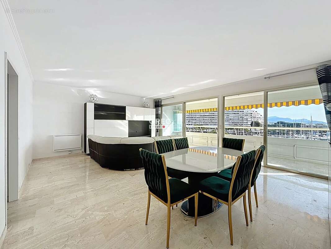 Appartement à VILLENEUVE-LOUBET