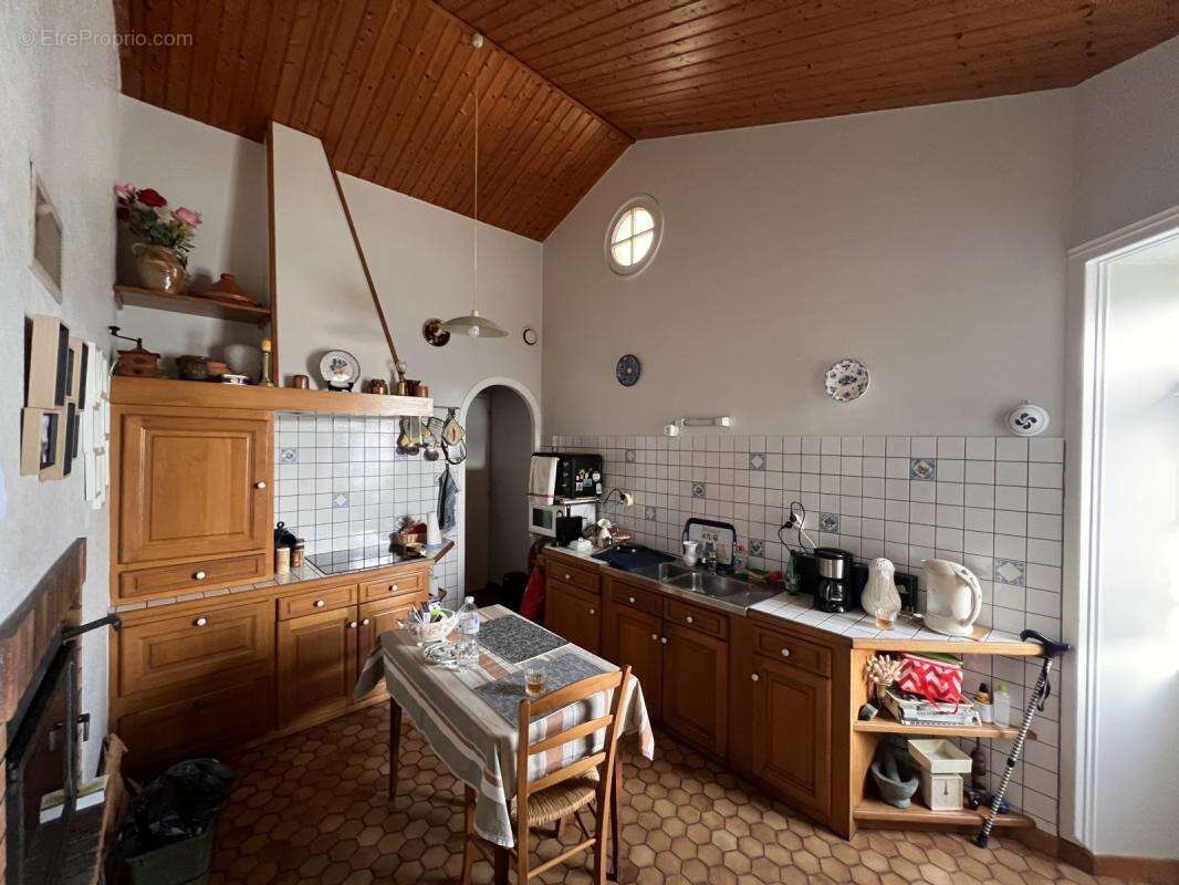 Maison de caractère en pierre avec appartement indépendant - Village à 3,5 km du bord de mer - photo 5