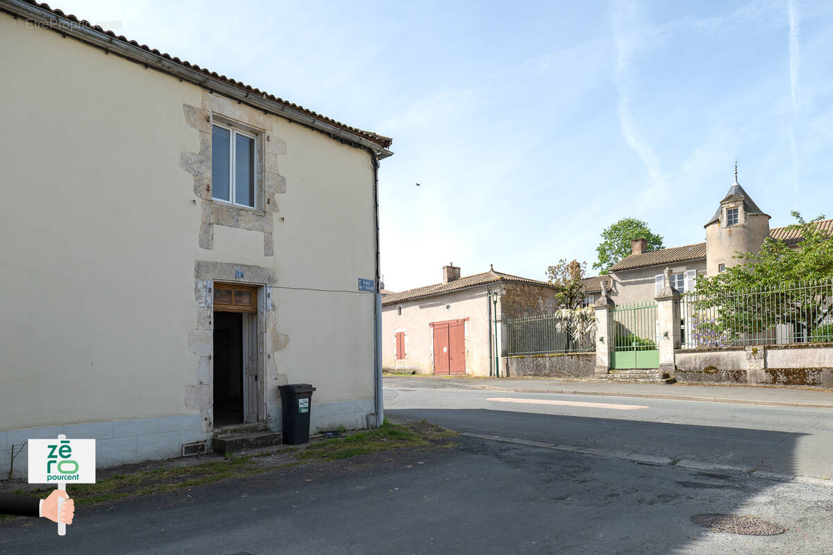 Maison à MOUTIERS-SUR-LE-LAY
