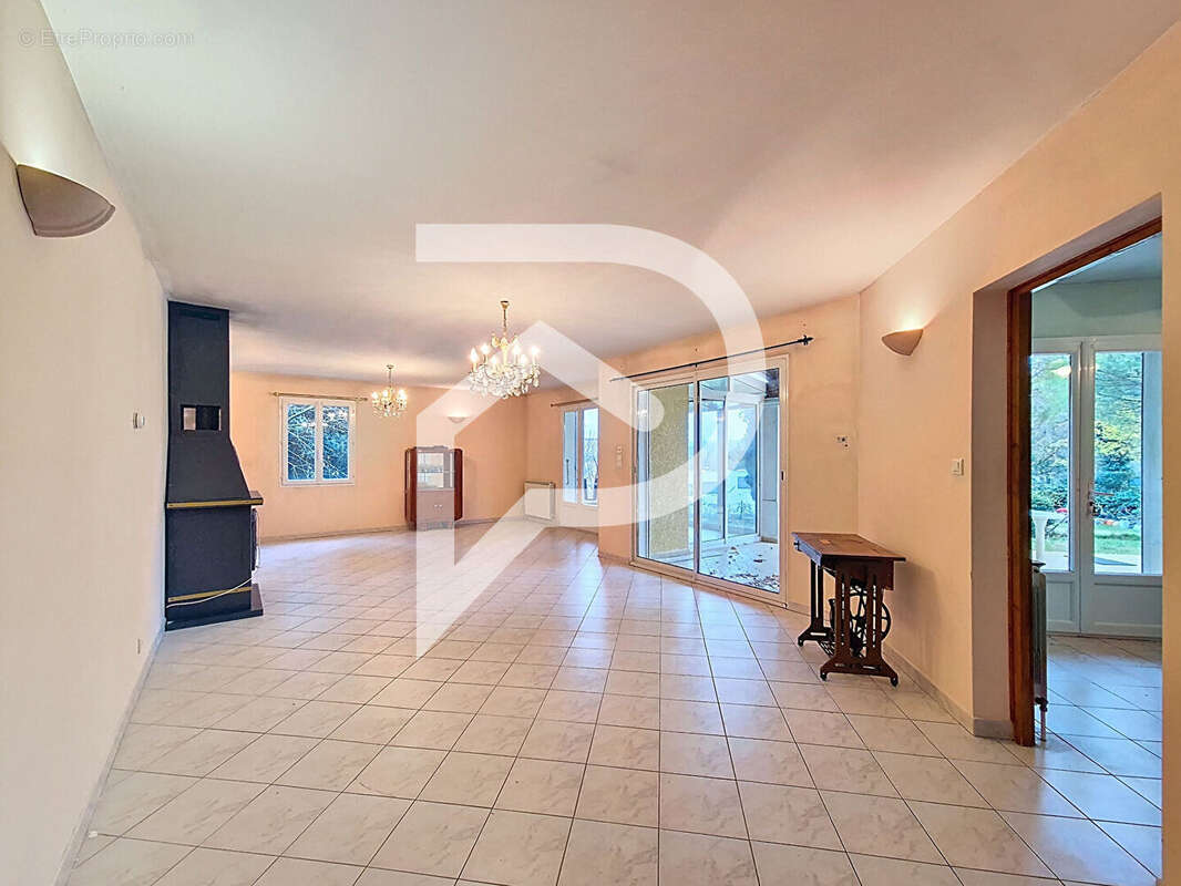 Maison à MONTELIMAR