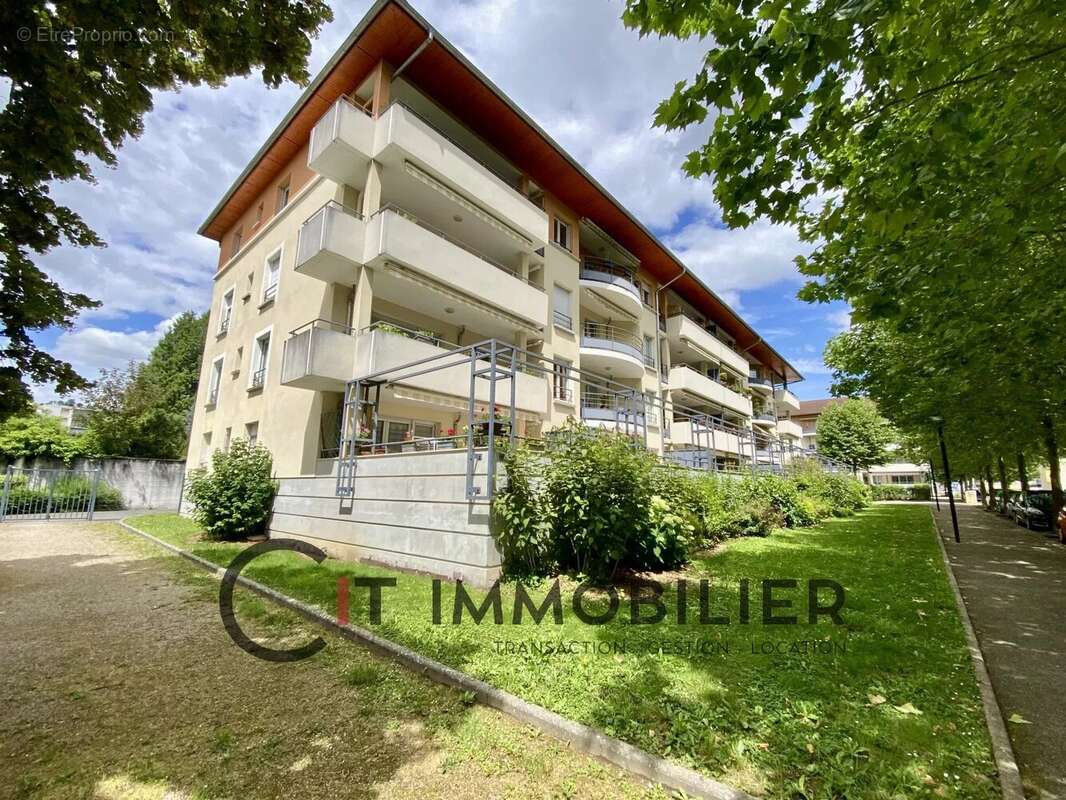 Appartement à LA TOUR-DU-PIN