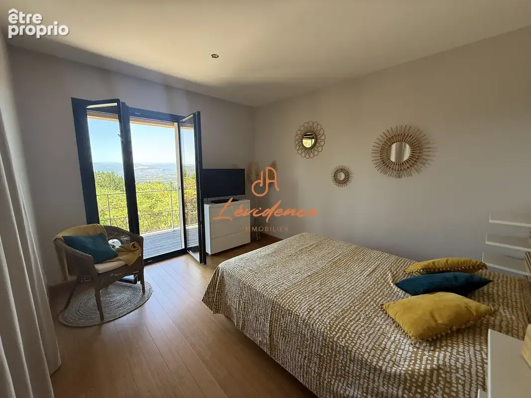 Dominant les hauteurs d'Allan, cette villa avec piscine ne ressemble à aucune autre - photo 7
