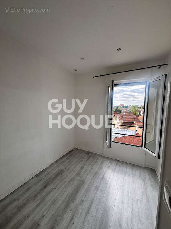 Appartement à LES PAVILLONS-SOUS-BOIS