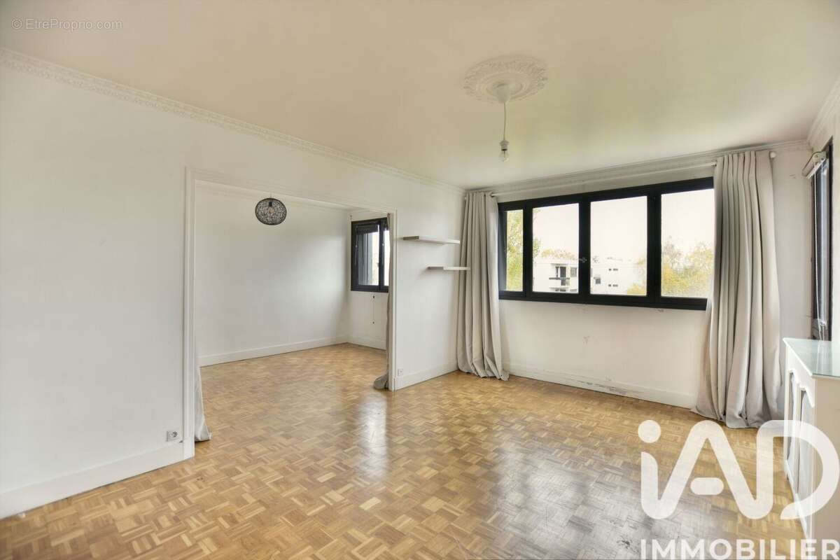 Photo 3 - Appartement à SAINTE-GENEVIEVE-DES-BOIS