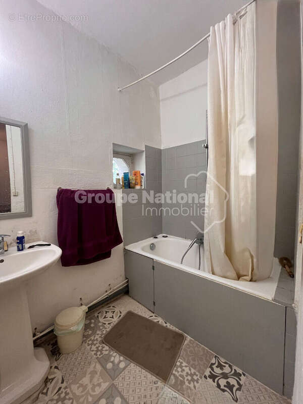 Quartier recherché, mas à rénover+ grange sur 1900 m² de terrain - photo 10