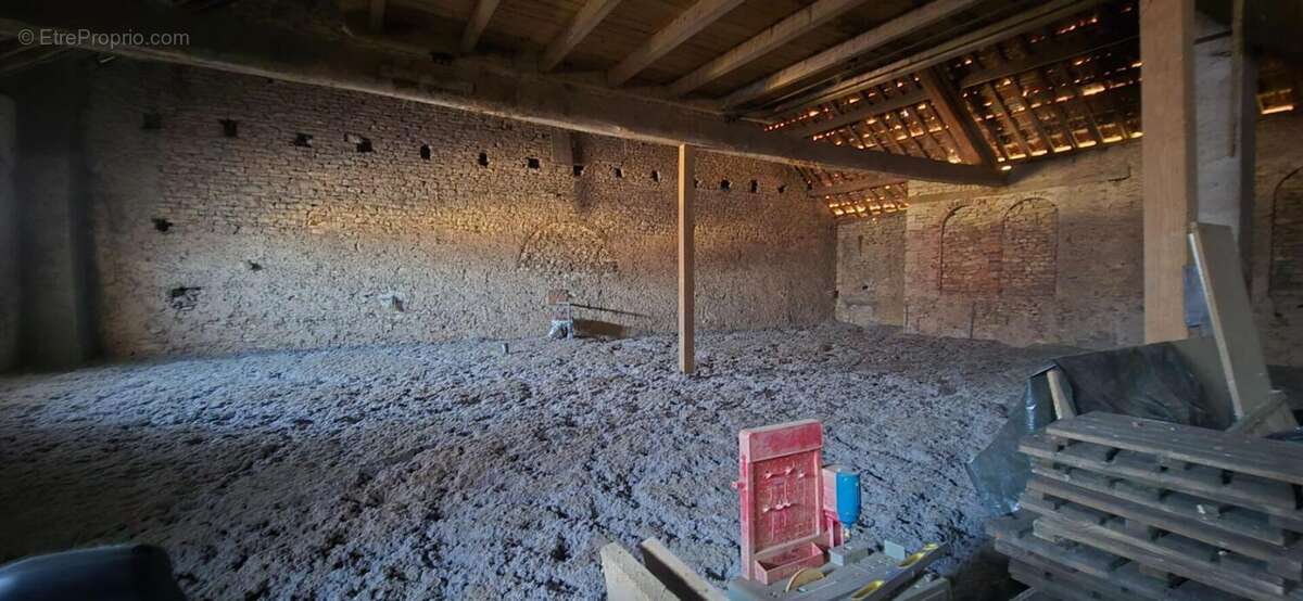 Maison en pierre 146m² rénovée situé à Frasne-le-Château - photo 11