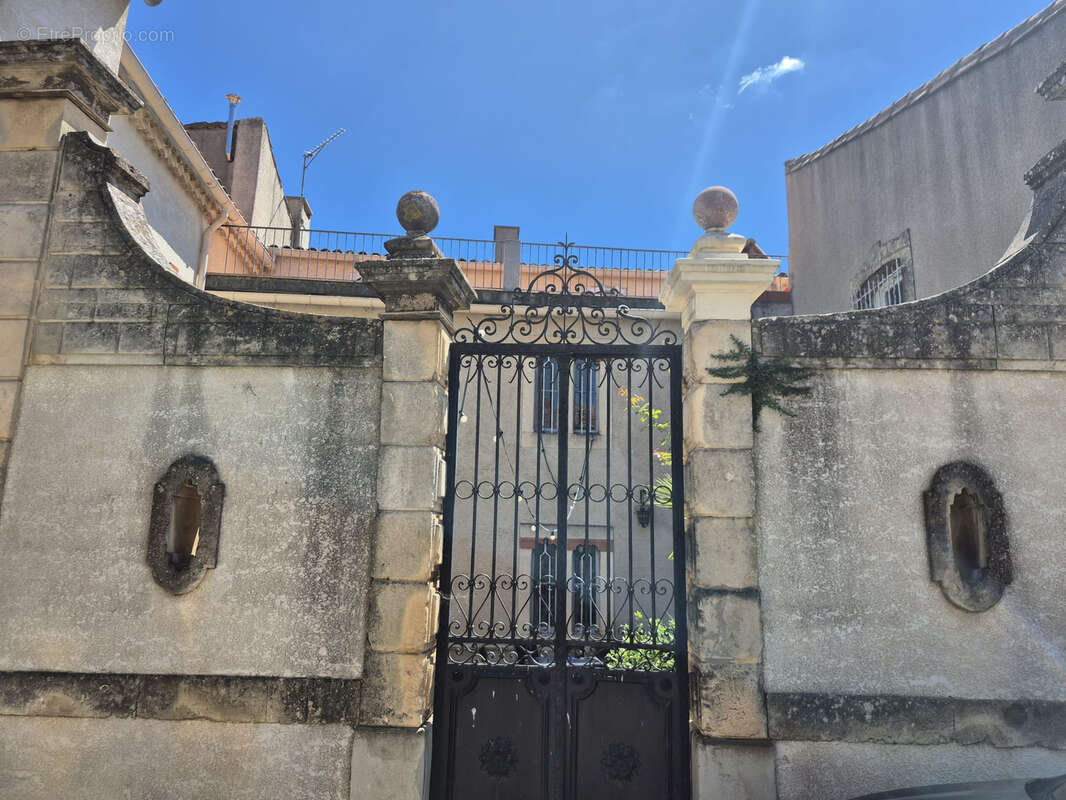 Maison de maître 290 m2 avec 7 chambres, remise et cour   Azille - photo 32