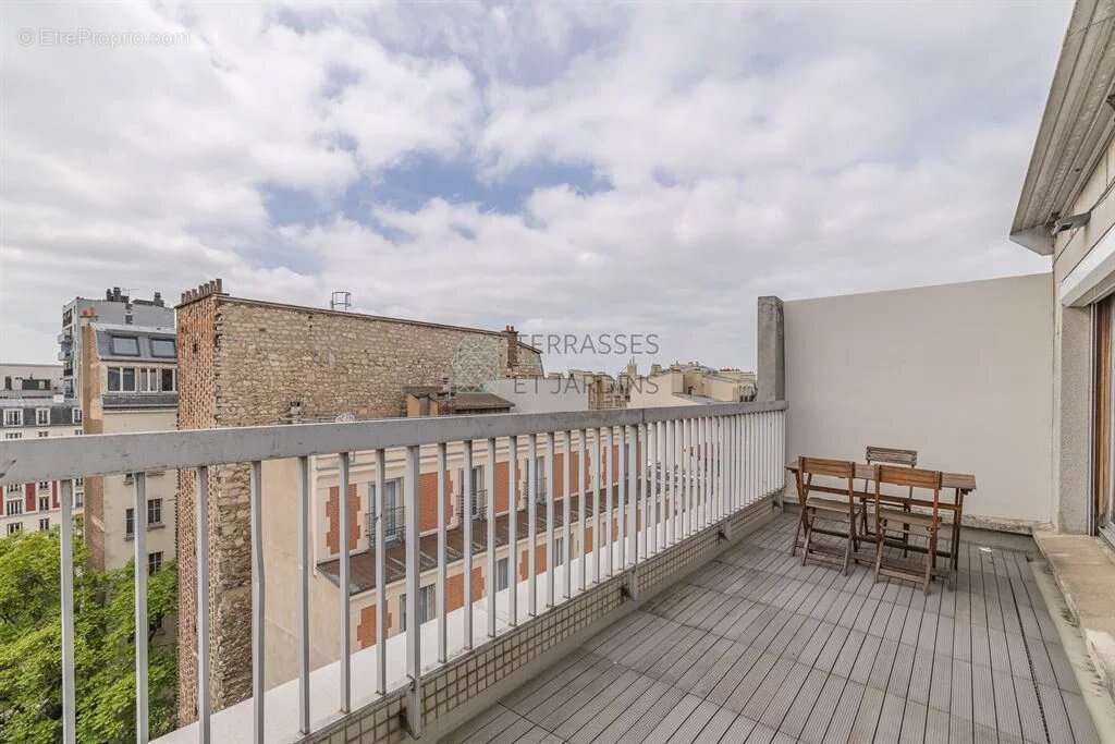 Appartement à PARIS-14E