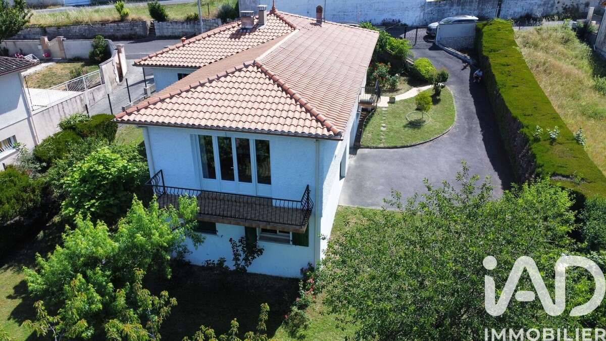 Maison 119 m² à La Couronne  - photo 3