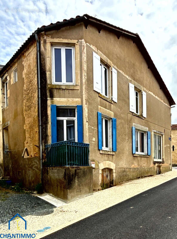 Maison à LA CAILLERE-SAINT-HILAIRE