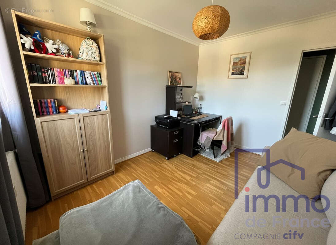 Appartement 81 m² à Saint-Etienne  - photo 8