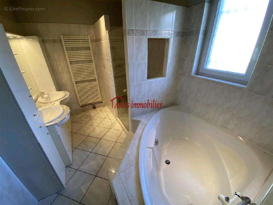 Maison à FONTAINE-LES-GRES