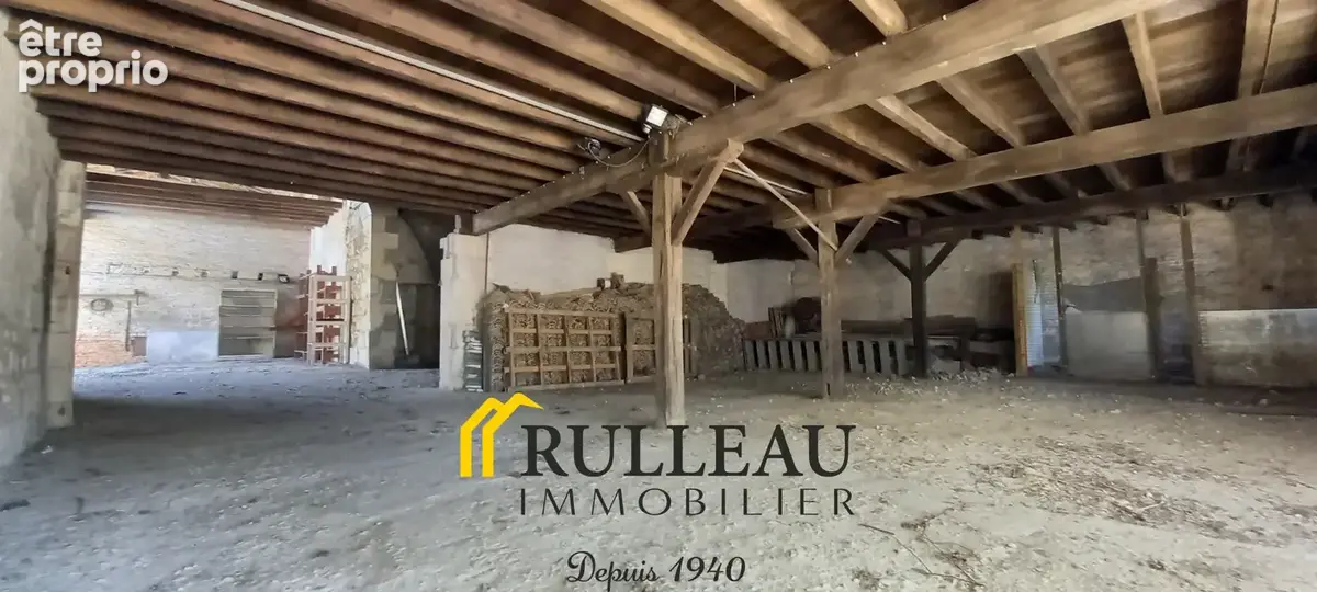 Ensemble immobilier 320 m2 avec dépendances en centre-ville de Saint-Savin - photo 21