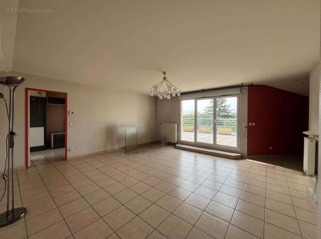 Appartement à SATHONAY-CAMP