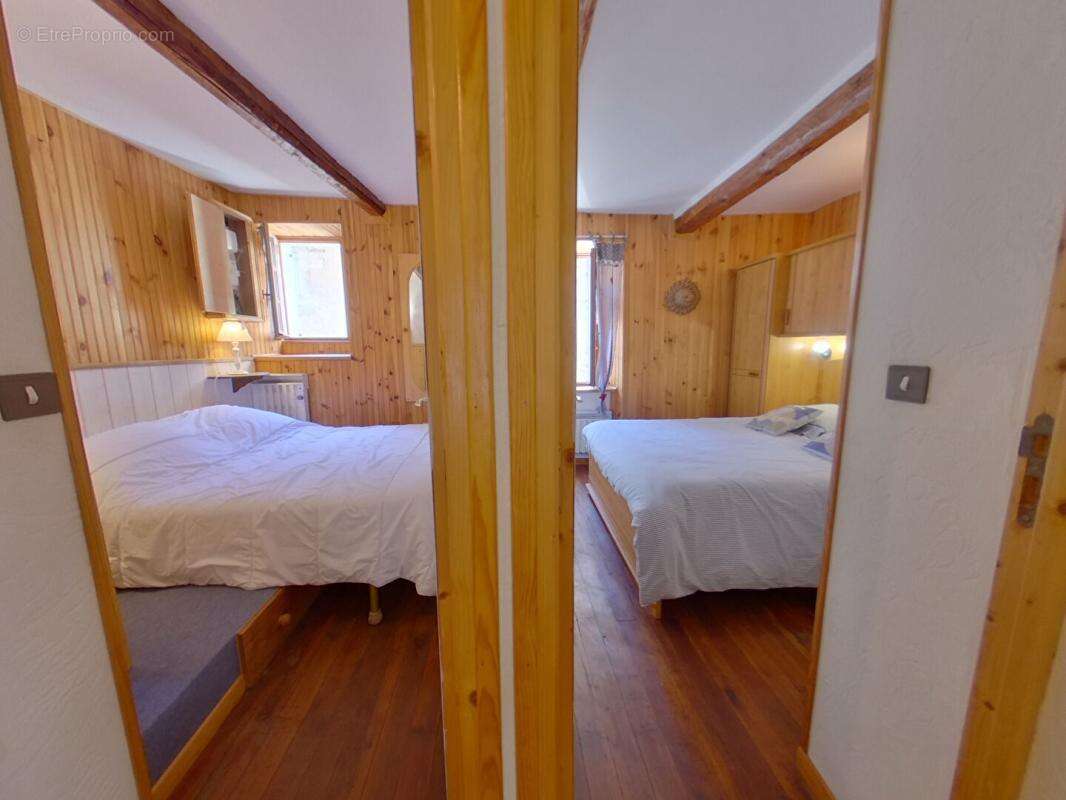 Maison à LE LAUZET-UBAYE