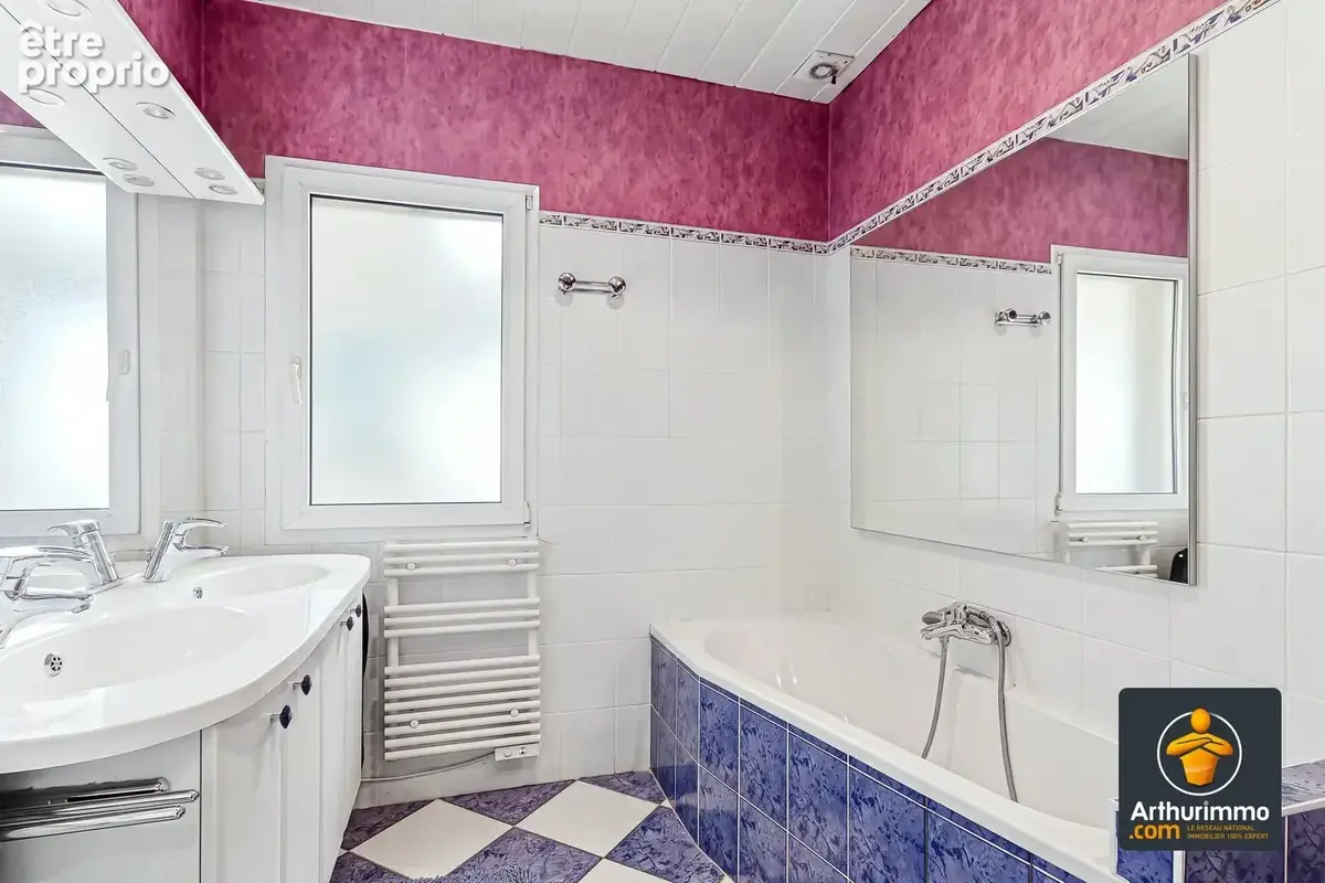 Maison 180 m² – 5 chambres – terrain plat de 3 020 m² – 143 m² de garages - photo 13