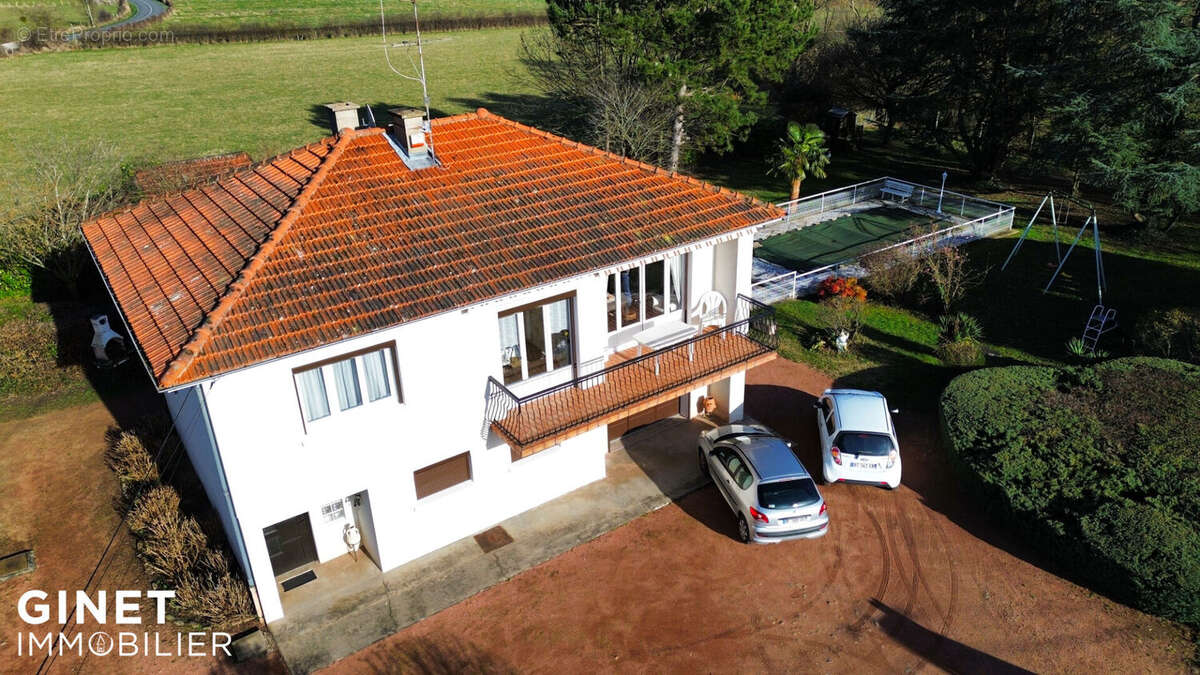 Maison à RIORGES