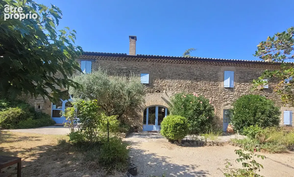 Propriété de charme en pierre avec gîte indépendant, piscine et vue exceptionnelle sur les 3 Becs - photo 2