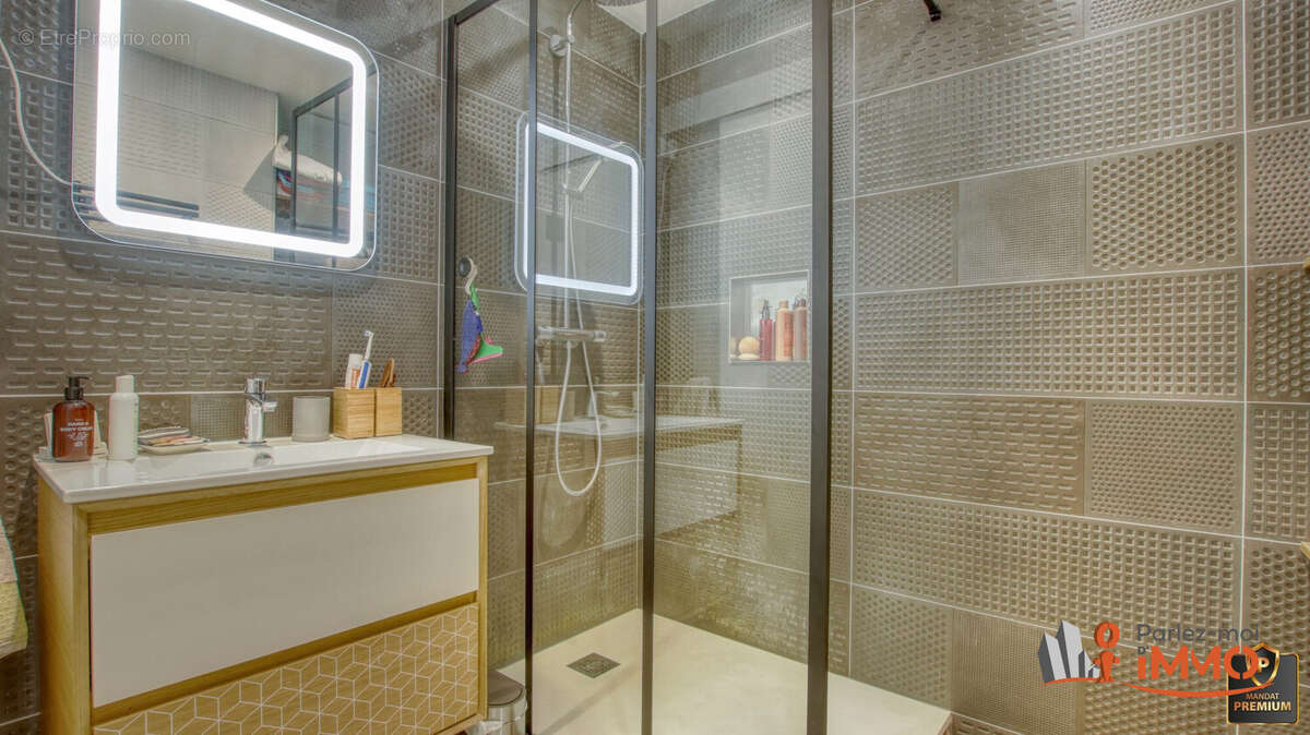 Appartement à SAINT-JEAN-BONNEFONDS