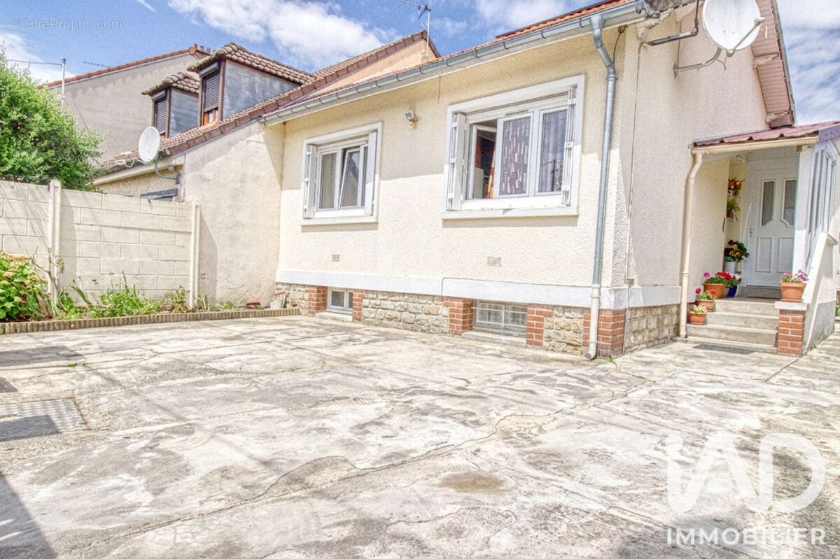 Photo 2 - Maison à LE THILLAY