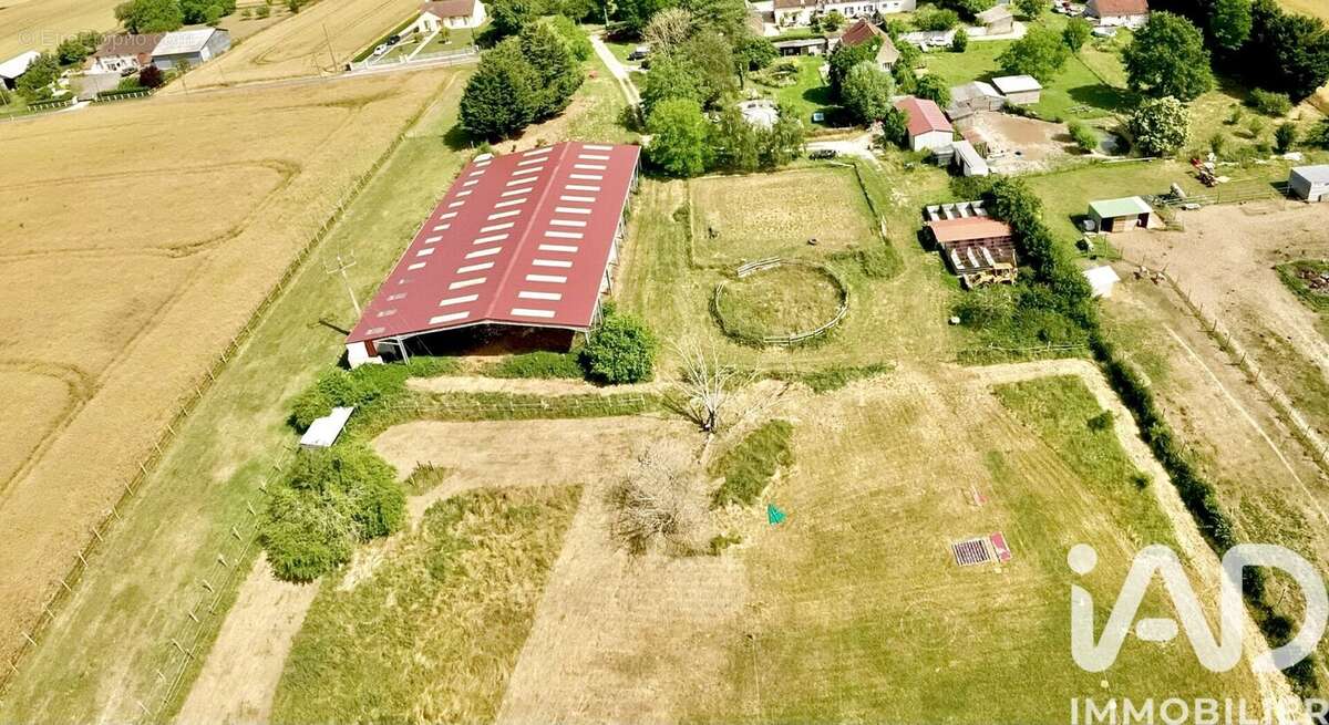 Maison 163 m² à Piffonds  - photo 2