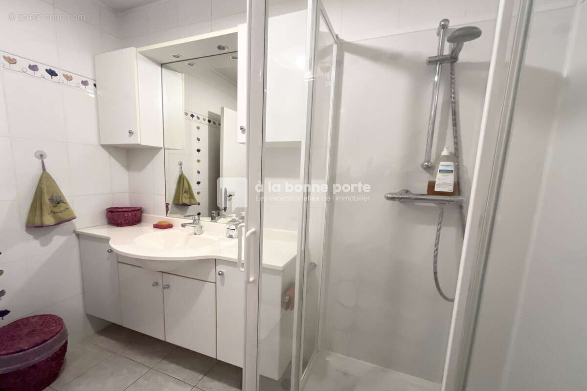 Appartement 70 m² à Marseille-4e  - photo 7