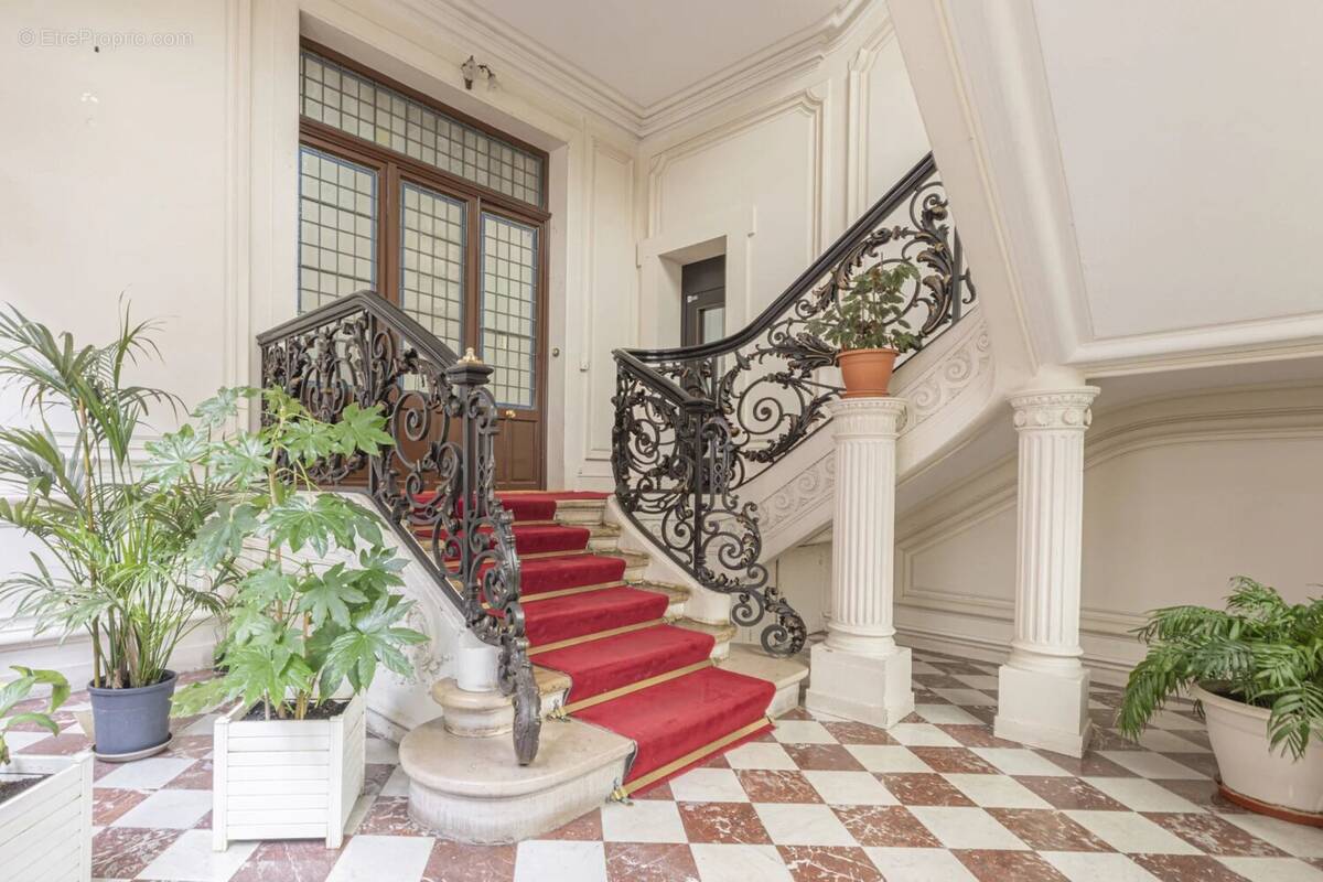 Appartement à PARIS-16E