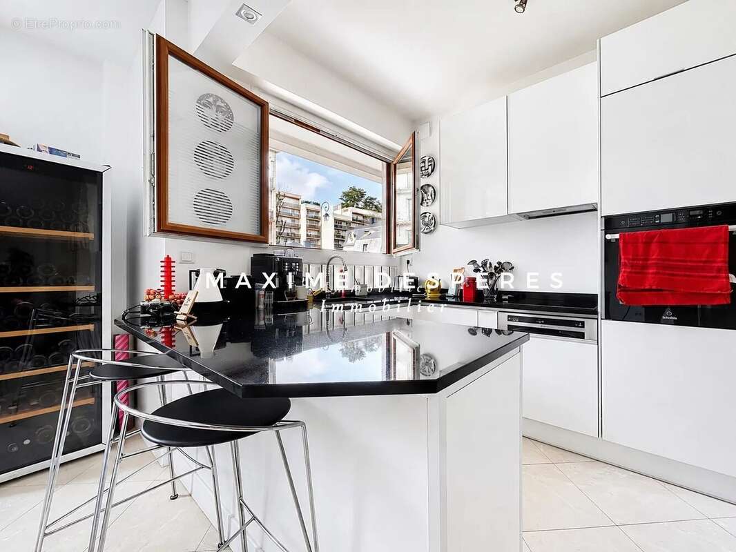 Appartement à NEUILLY-SUR-SEINE