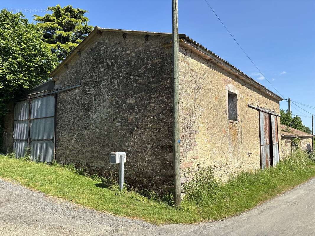 Commerce à SAINT-PIERRE-DU-CHEMIN