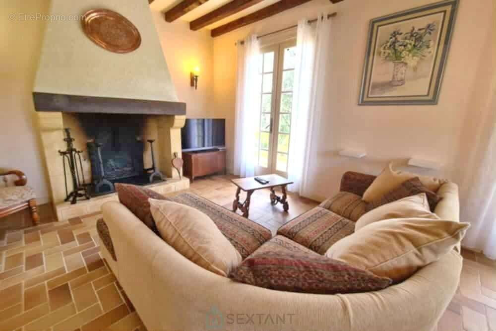 Maison à CENAC-ET-SAINT-JULIEN