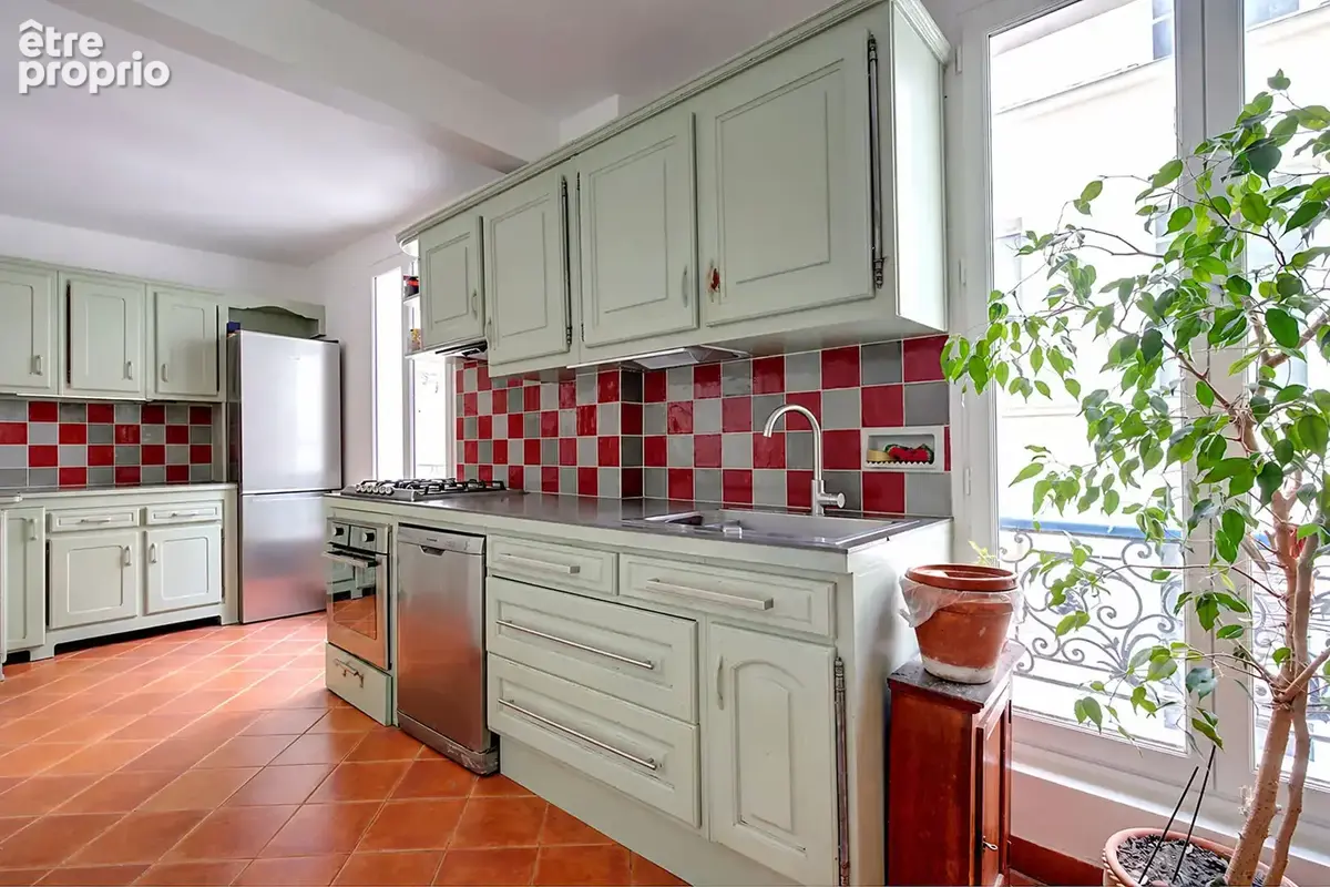 Montmartre  abbesses / 4 pièces de caractère de 103 m² au calme absolu - photo 6