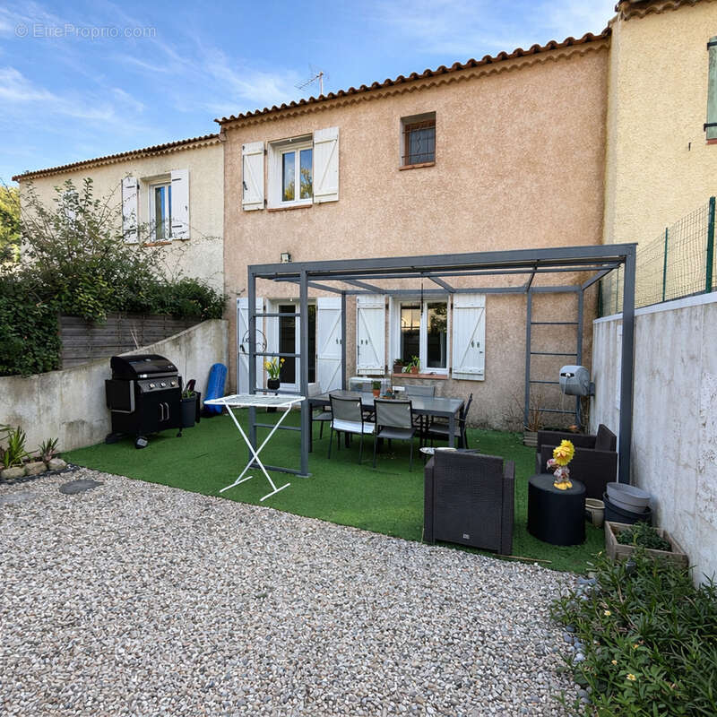 Maison à SOLLIES-TOUCAS