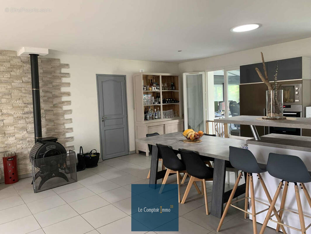 Maison à AMBARES-ET-LAGRAVE