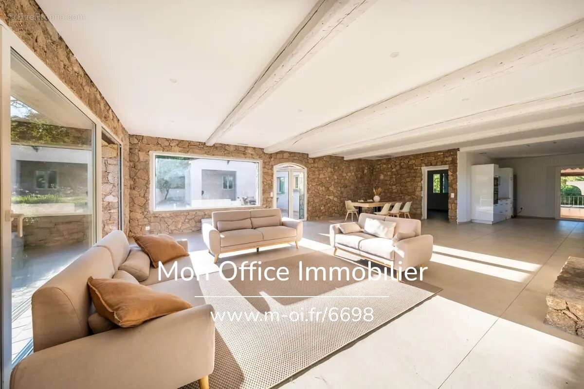 Maison à PLAN-DE-LA-TOUR