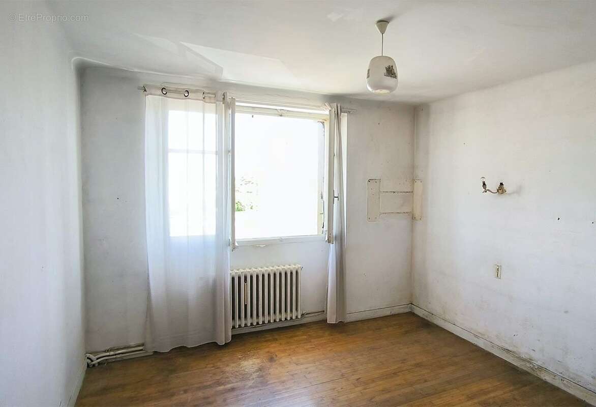 La Varenne  Maison de 131m² habitable sur 1328m² de terrain - photo 6