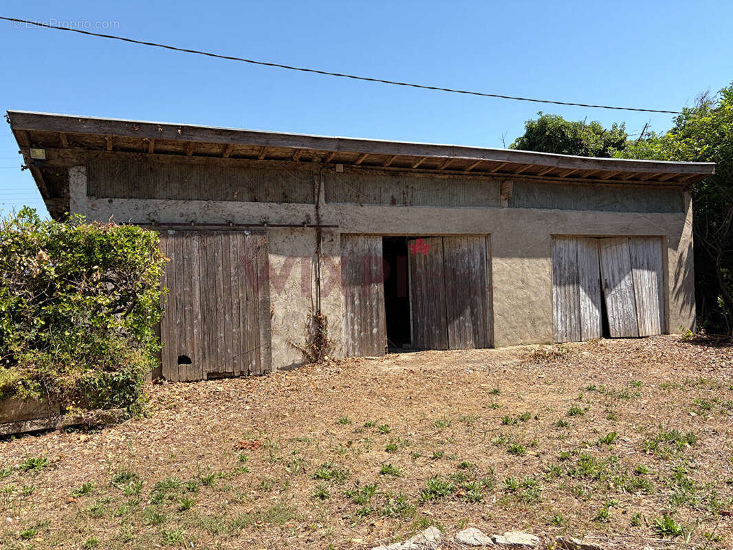 Maison à MONTELIER