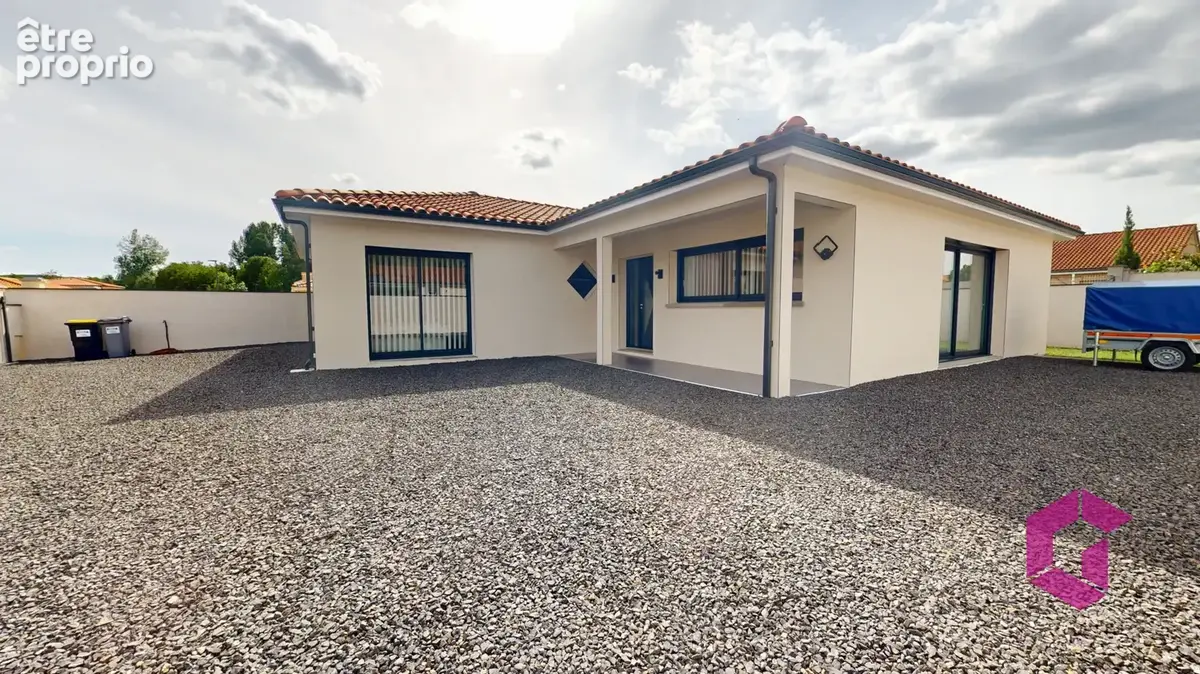 Photo Maison à Perrier au prix de 302 000€