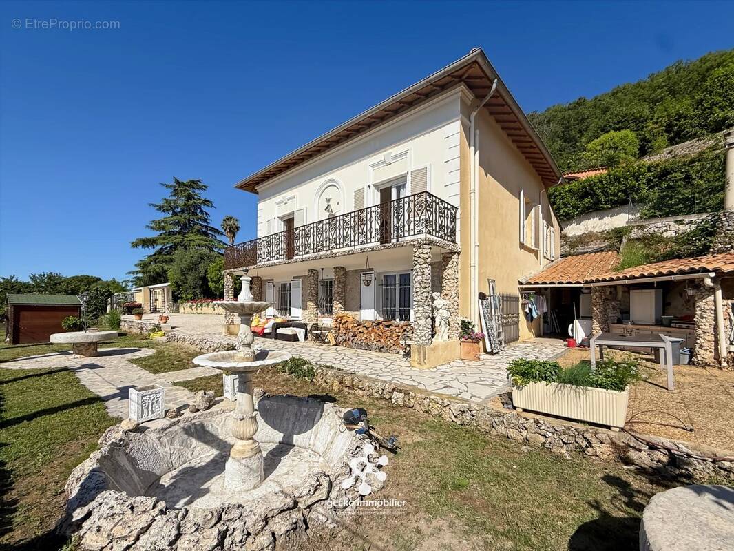 Maison à TOURRETTES-SUR-LOUP