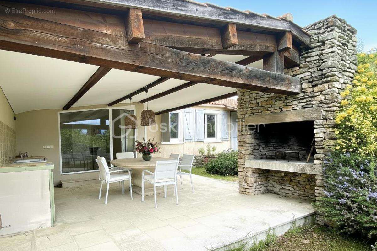LACOSTE (84) - Maison de plain-pied avec piscine - Vue imprenable sur le Luberon  - Idéal famille ou investissement - photo 4