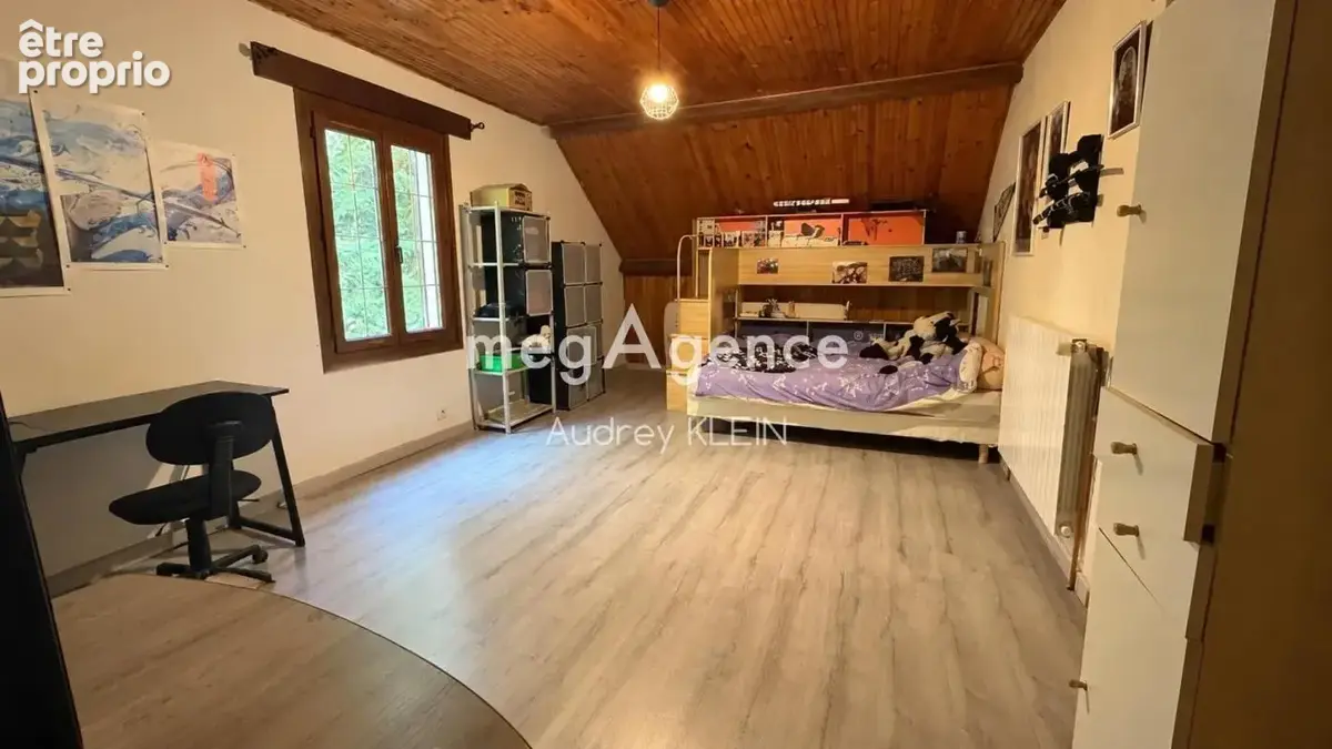 Maison familiale de 216 m² avec 5 chambres, véranda chauffée et terrain clos de 2 478 m² - photo 14